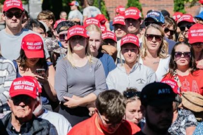 Les débats de Charlie Kirk (2e partie : conversations en groupe marginal)