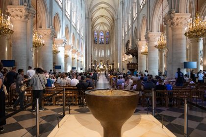 Notre-Dame de Paris : le mariage de l’un des charpentiers, célébré à titre exceptionnel dans la cathédrale