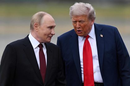 Donald Trump dit avoir eu un appel « productif » avec Vladimir Poutine et prévoit un sommet à Budapest