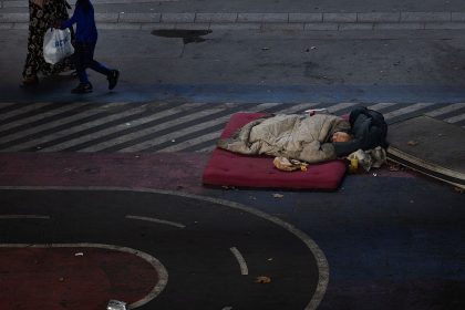 Plus de 900 personnes sans domicile fixe sont mortes en France en 2024