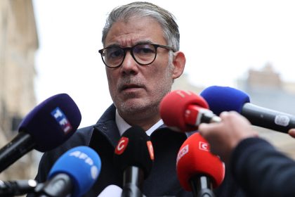 Le PS menace de censurer Sébastien Lecornu sans « suspension immédiate et complète » de la réforme des retraites