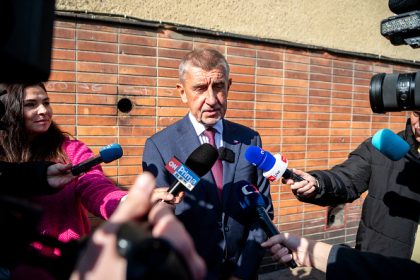 Tchéquie : Andrej Babis entame des consultations après sa victoire « historique » aux législatives