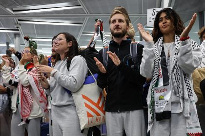 Flottille pour Gaza : 14 Français expulsés d’Israël, dont Rima Hassan, rentrent à Orly