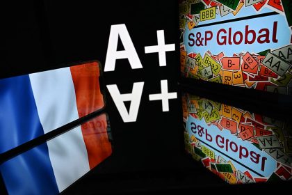 Troisième dégradation de la note de la France : l&rsquo;alerte financière s&rsquo;intensifie