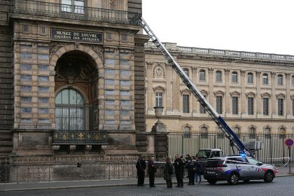 Vol de bijoux au Louvre : deux hommes en garde à vue