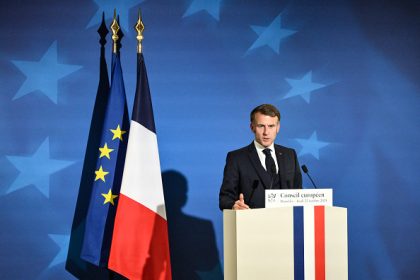 Fin des moteurs thermiques : Emmanuel Macron garde le cap de 2035, mais promet des « flexibilités »