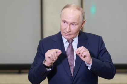La Russie dénonce les sanctions américaines contre les géants du pétrole et met en garde contre une hausse des prix mondiaux