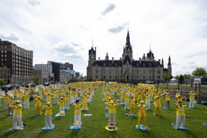 Les pratiquants de Falun Gong à travers la Chine envoient leurs vœux pour la fête de la mi-automne au fondateur