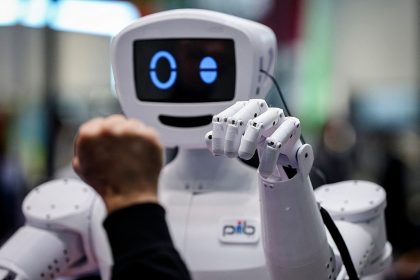 Des personnalités de premier plan signent une lettre réclamant l’interdiction du « développement de la superintelligence »
