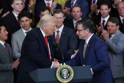 Donald Trump affirme qu’un vote pour mettre fin au « shutdown » pourrait intervenir « très bientôt »