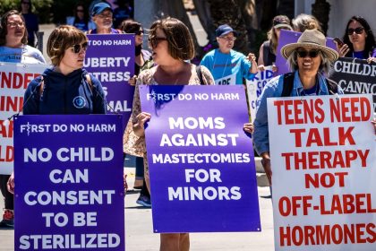 L’identification transgenre recule chez les jeunes Américains, selon un rapport