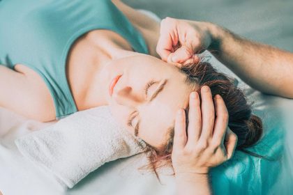 Hyperthyroïdie : soulagez-la naturellement avec l’acupression de l’oreille