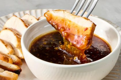 La sauce miel-ail, secret d’une cuisine simple mais irrésistible