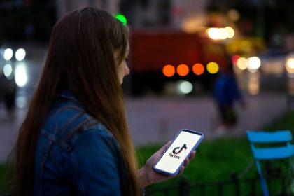 Réentraîner l’algorithme de TikTok US ne suffira pas si l’application conserve ses caractéristiques