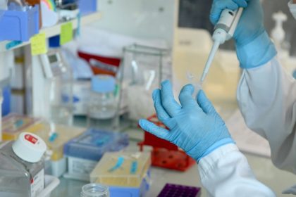 Une thérapie génique inédite freine la maladie de Huntington