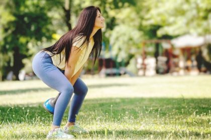 Cinq exercices ciblés pour étirer et renforcer efficacement vos ischio-jambiers