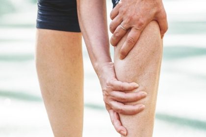 Crampes musculaires : 2 solutions simples et tisanes naturelles qui peuvent aider