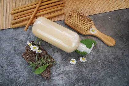 Fabriquer son shampooing naturel soi-même : mode d’emploi pour des cheveux sains