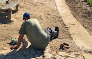 Avec une retraite de 700 euros par mois, il creuse chaque jour pour redonner vie à l’ancien port de Marmande