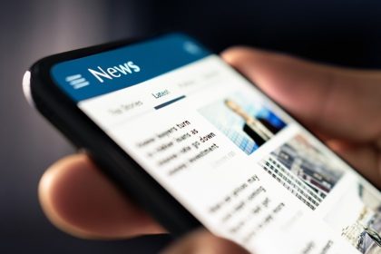 Pourquoi la confiance dans les médias diminue —  ce que le journalisme doit faire maintenant