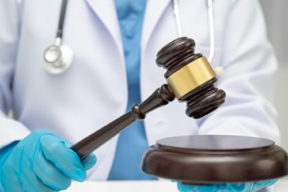 Les médecins espagnols rejettent la nouvelle « liste noire » pour ceux qui refusent de pratiquer des avortements