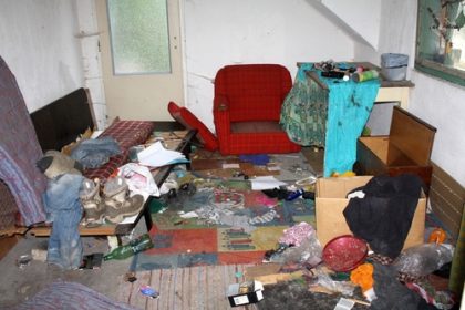 Face aux squatteurs, des propriétaires ont recours à des mercenaires : « La méthode, c’est de faire comme eux »