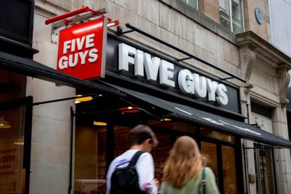 Six restaurants Five Guys en France passent au bœuf halal et retirent l’alcool de leur carte