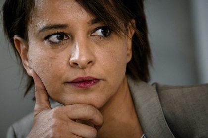 La régularisation de 250.000 sans-papiers générerait 3 milliards d’euros par an pour l’État, selon Najat Vallaud-Belkacem