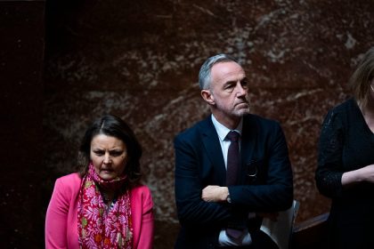 Municipales à Paris : Emmanuel Grégoire, prétendant PS à la mairie, réclame un contrôle de la probité des candidats