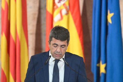 « Je sais que j’ai commis des erreurs, je le reconnais et je vivrai avec elles toute ma vie » : démission de Carlos Mazón