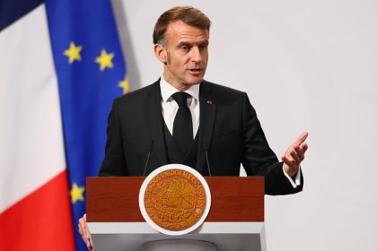Joyaux volés au Louvre : Emmanuel Macron promet que « les bijoux seront retrouvés »﻿