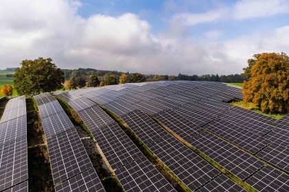 L’essor du solaire en Europe met à nu les failles d’un réseau vieillissant, préviennent des analystes