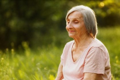 Pourquoi vos cheveux grisonnent : le surprenant mécanisme de défense de votre corps contre le cancer