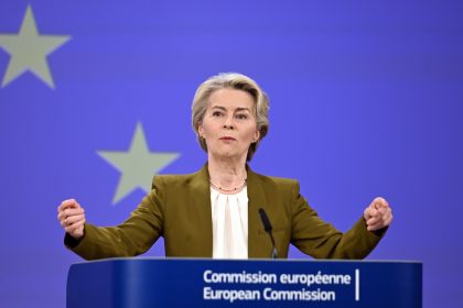 Critiques du plan budgétaire de l’UE, estimé à 2000 milliards d’euros : Ursula von der Leyen prévoit un sommet