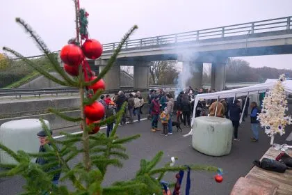 Colère des éleveurs : des axes routiers toujours bloqués dans le Sud-Ouest