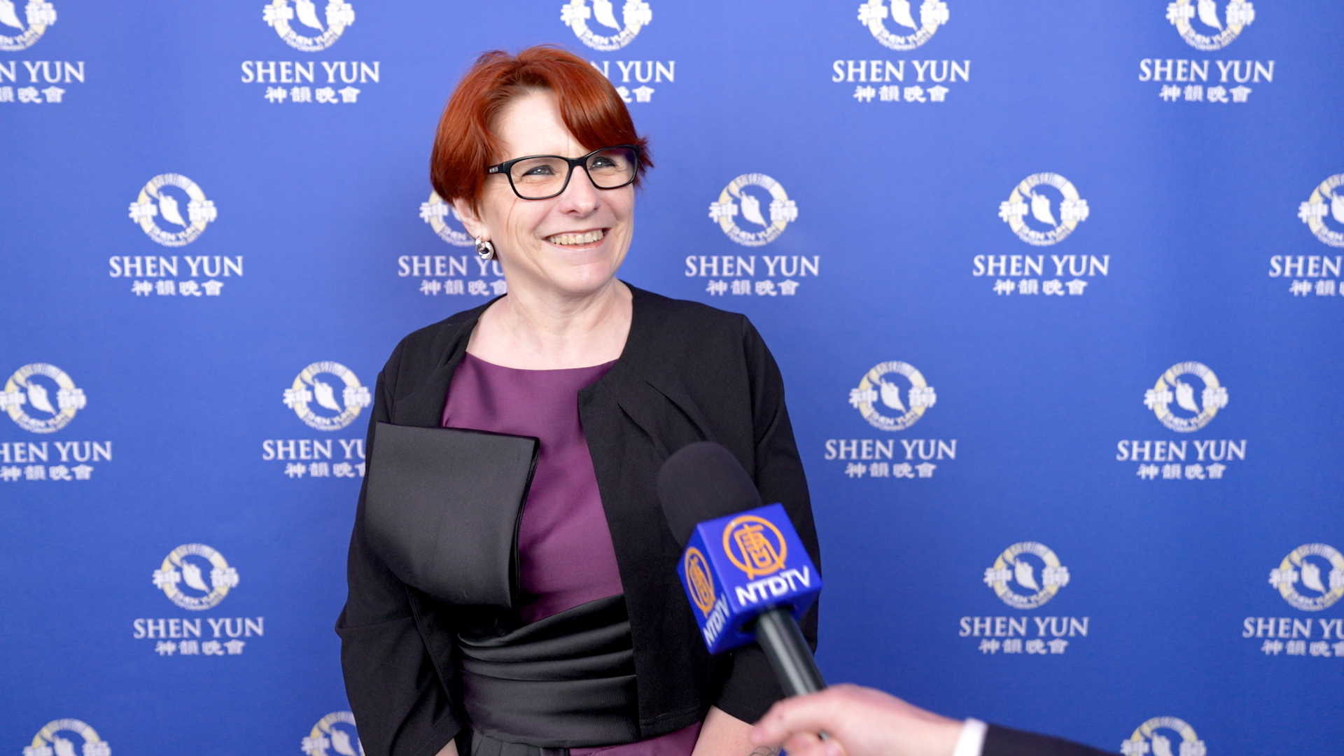 À Amiens, une inspecteur de police émerveillée par Shen Yun : « C’est magnifique, c’est magique ! »