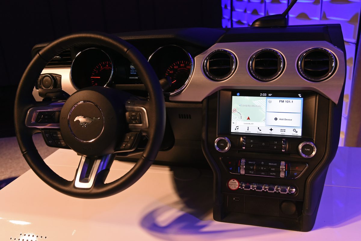 Τα οχήματα οδηγούνται ολοένα και περισσότερο από λογισμικό: οι αντισταθμίσεις της επεμβατικής τεχνολογίας