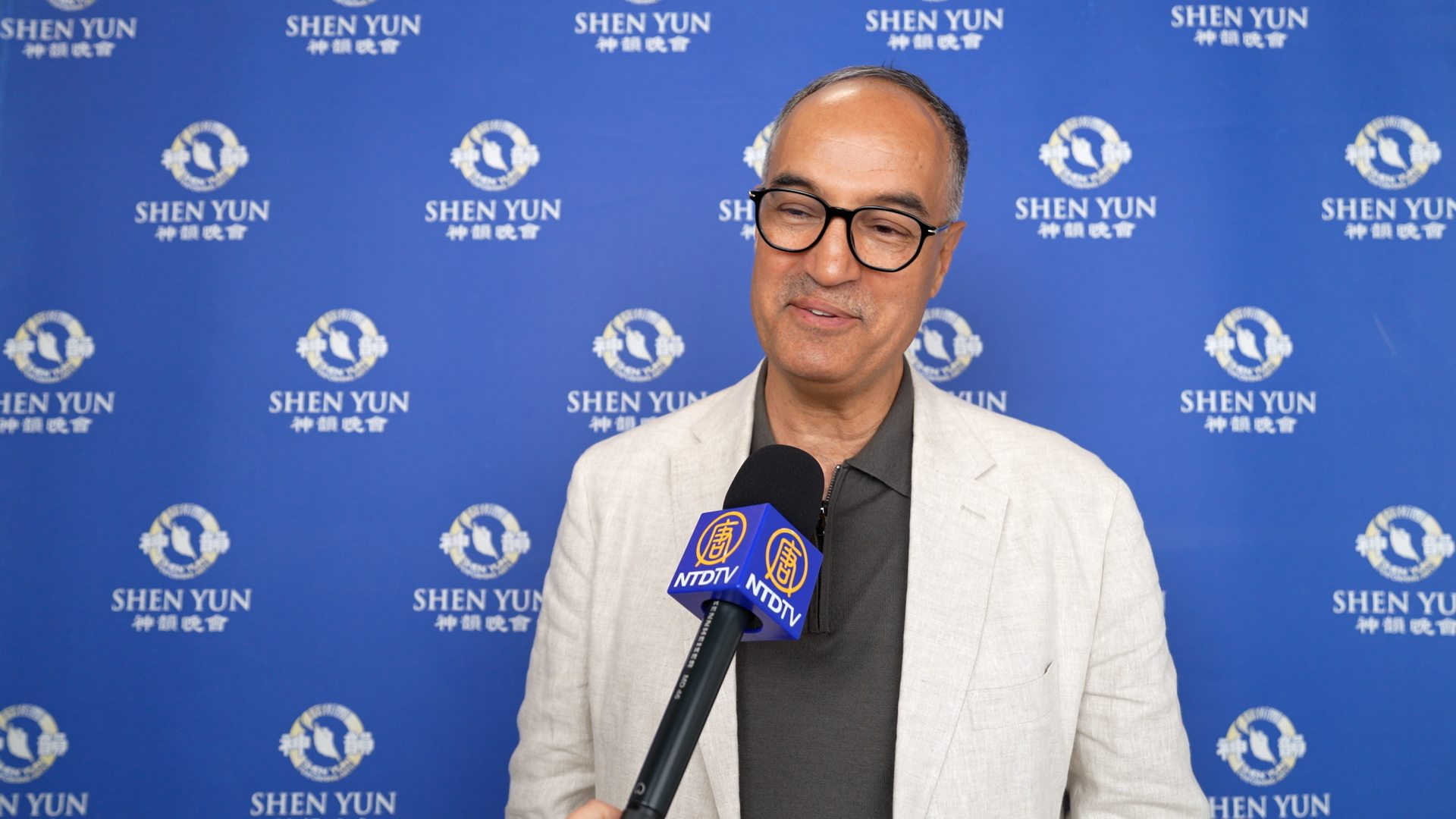 Shen Yun « parle avec le corps et l’âme », selon un professeur en ophtalmologie