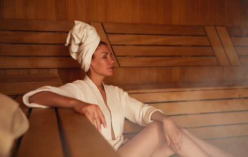 Le sauna protège-t-il vraiment le cœur et le cerveau ? Ce que montrent les études finlandaises