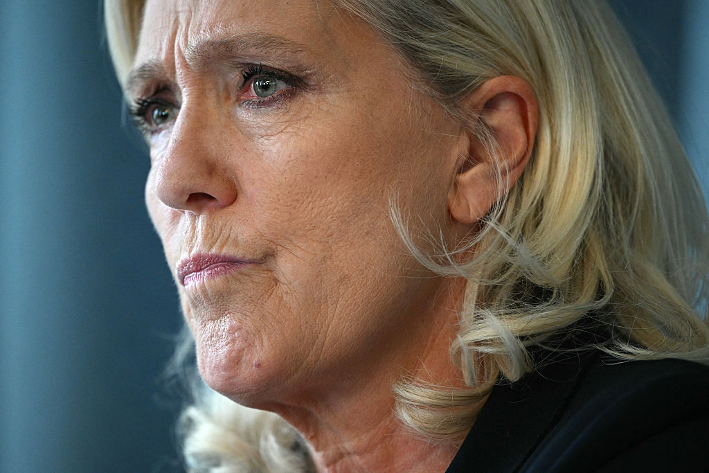 « Une crise profonde de confiance et d’autorité » : la réaction de Marine Le Pen après les violences du 17 octobre